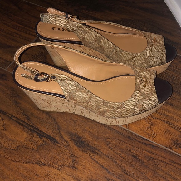 Fashion coach wedges -all season wear - Picture 2 of 5